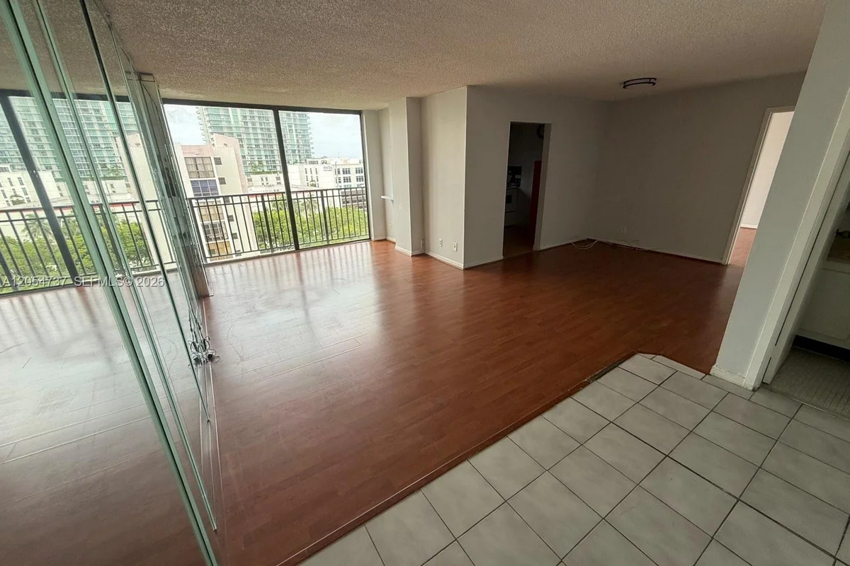 16919 N Bay Rd #912, Sunny Isles Beach: photo 1 of 11