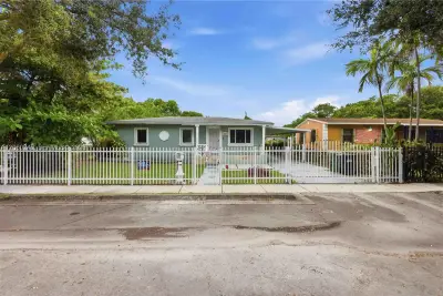 1630 NW 124th St, North Miami: photo 1 of 33