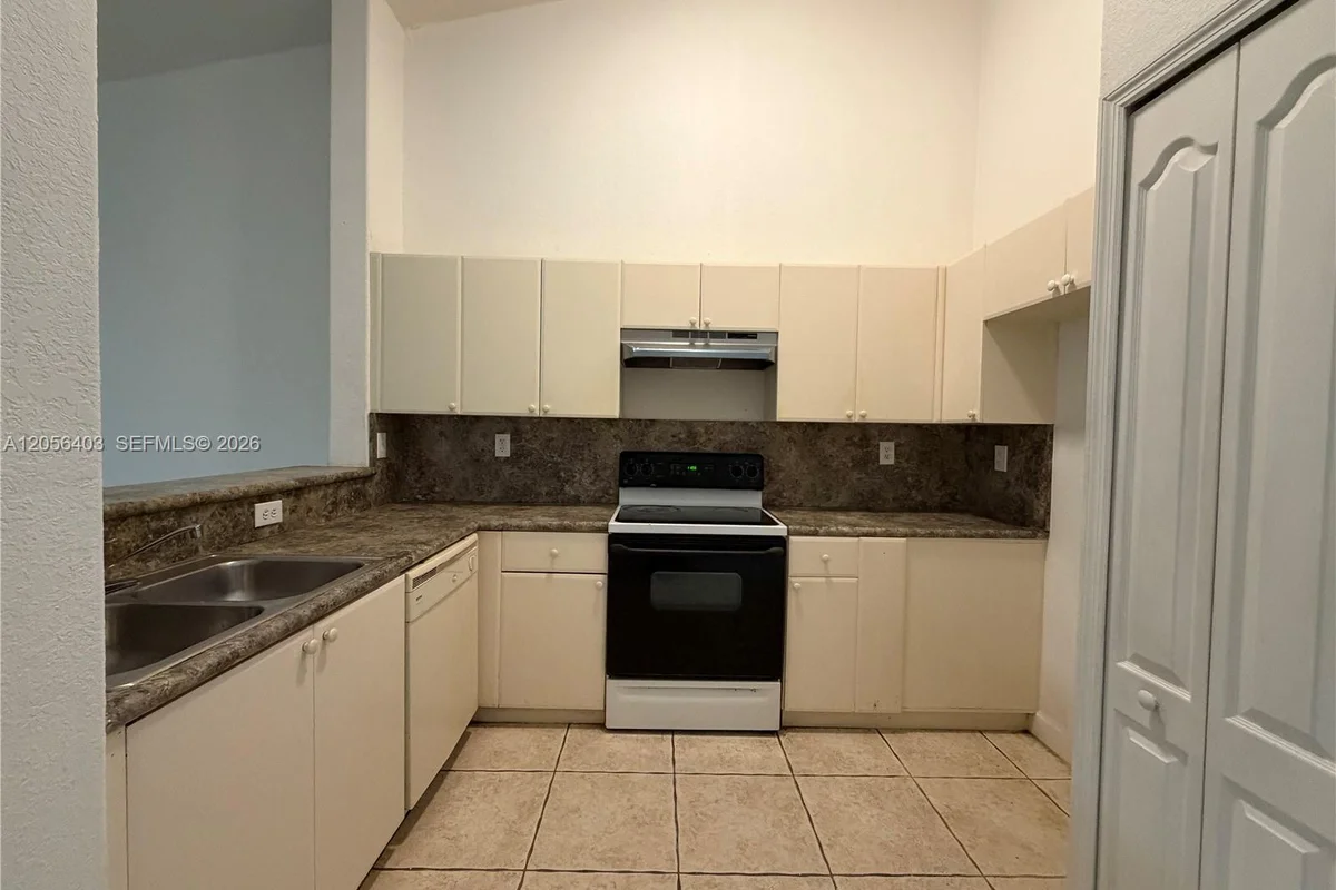 1661 SE 28th St #204, Homestead: photo 1 of 24