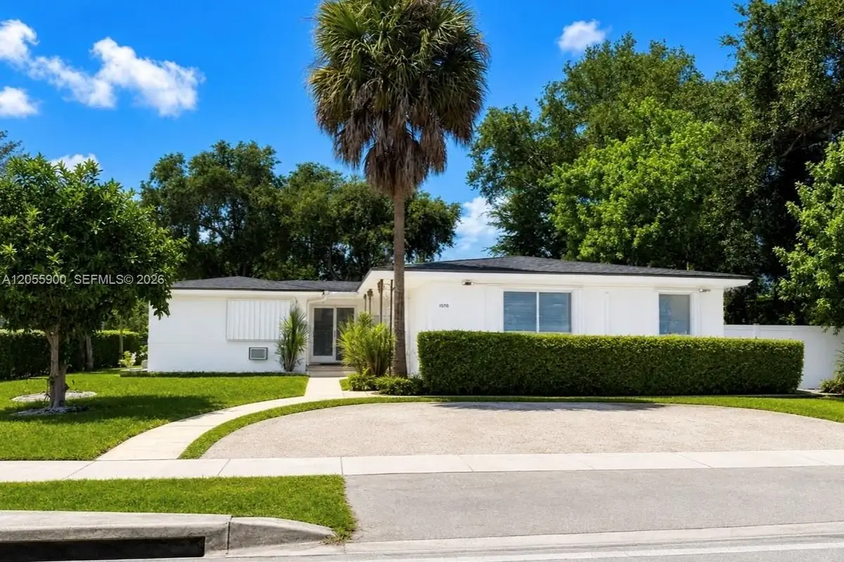 1570 NE 130th St, North Miami: photo 1 of 15