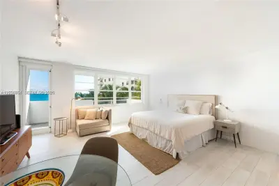 100 Lincoln Rd #619, Miami Beach: photo 1 of 17