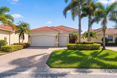 4674 Hazleton Ln, Lake Worth: photo 1 of 59