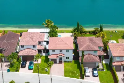 12050 SW 135th Ter, Miami: photo 1 of 44