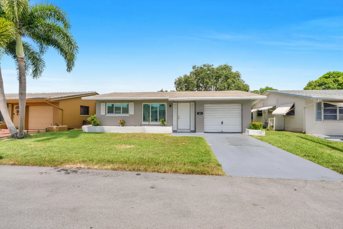 5711 NW 65th Way, Tamarac: photo 1 of 26