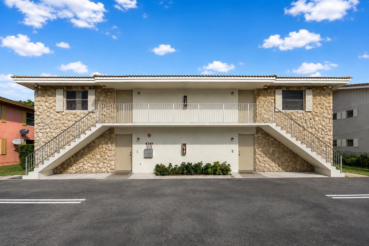 4341 Riverside Dr #A-D, Coral Springs: photo 1 of 14