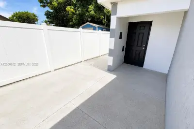 3461 Charleston Blvd #2, Fort Lauderdale: photo 1 of 5