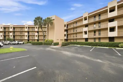 6539 Coral Lake Dr #403, Margate: photo 1 of 26