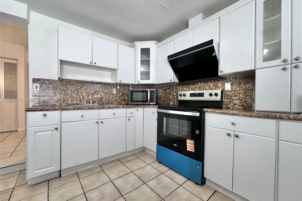 12021 SW 191st St #1, Miami: photo 1 of 12