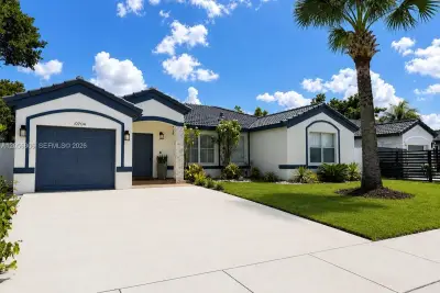 10704 SW 167th St, Miami: photo 1 of 42