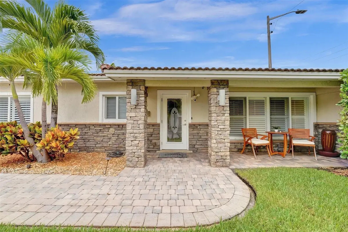 1245 NE 17th Way, Fort Lauderdale: photo 1 of 36