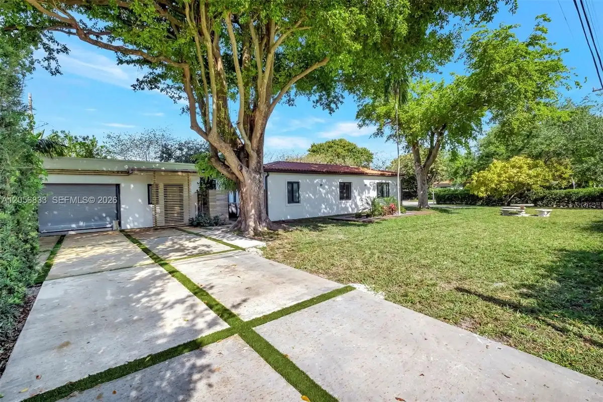 2198 NE 183rd St, North Miami Beach: photo 1 of 13