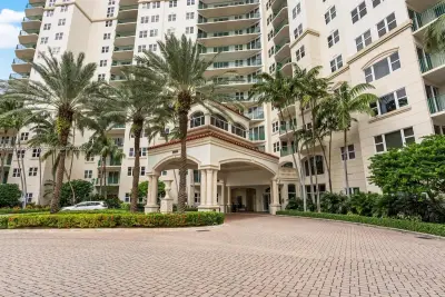 20000 E Country Club Dr #416, Aventura: photo 1 of 37