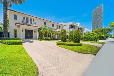 275 189th Ter, Sunny Isles Beach: photo 1 of 36