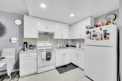 1851 NE 168th St #A8, Miami: photo 1 of 29