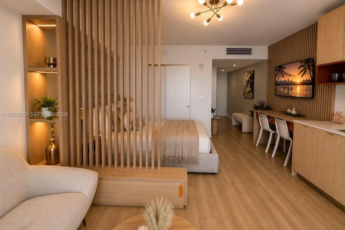 90 NE 32nd St #1020, Miami: photo 1 of 28