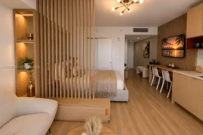 90 NE 32nd St #1020, Miami: photo 1 of 28