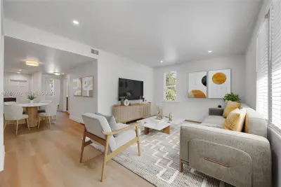 893 NE 81st St #1, Miami: photo 1 of 8