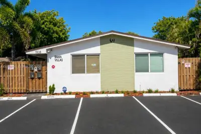 1808 NE 11th Ave #1, Fort Lauderdale: photo 1 of 9