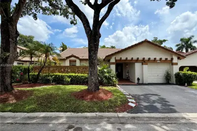 2136 Austin, Weston: photo 1 of 21