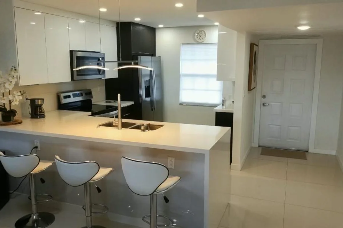 565 Oaks Ln #305, Pompano Beach: photo 1 of 64