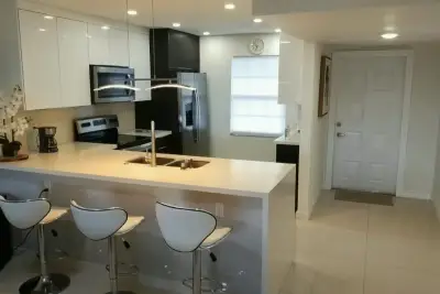 565 Oaks Ln #305, Pompano Beach: photo 1 of 64