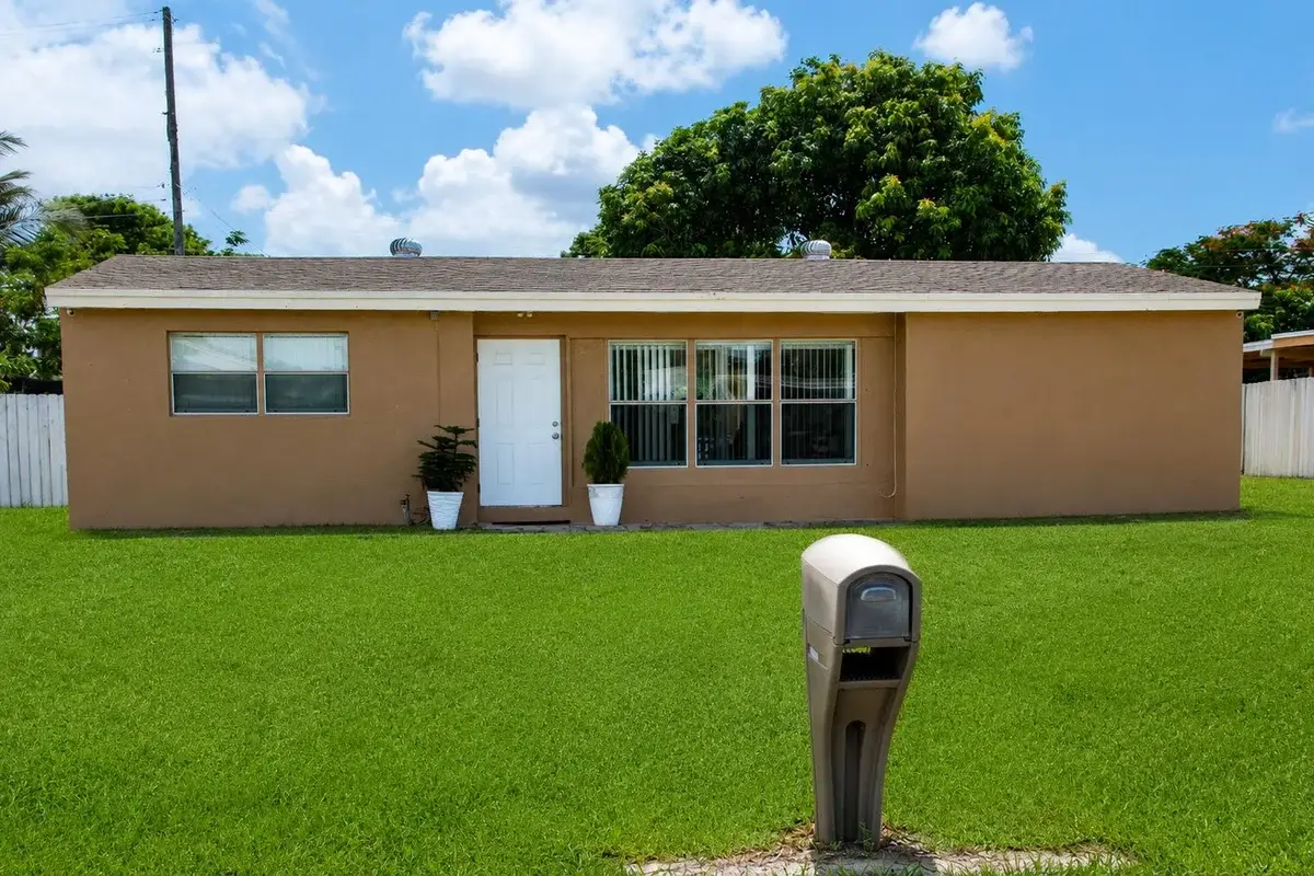 465 Waseca Dr, Lake Worth: photo 1 of 18
