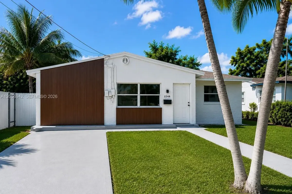 2249 Johnson St, Hollywood: photo 1 of 12