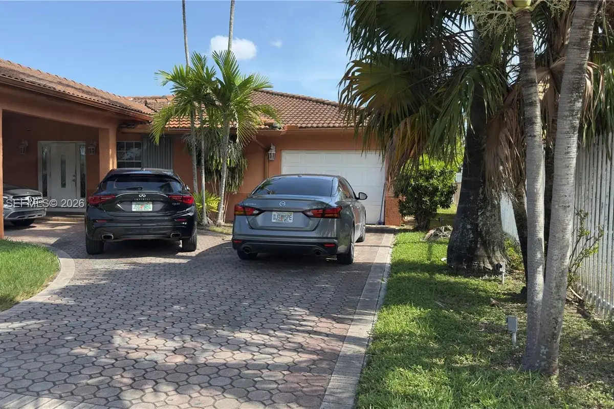 760 W 23rd St, Hialeah: photo 1 of 12
