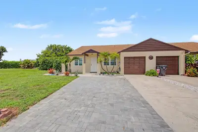 8464 Lake Worth Ct, Wellington: photo 1 of 30