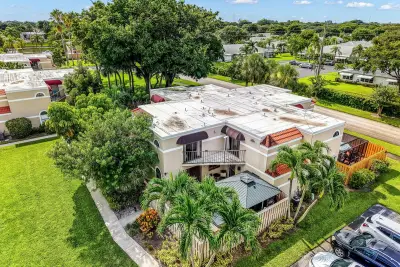 4005 Village Dr #A, Delray Beach: photo 1 of 35
