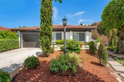 18625 NW 53rd Ave, Miami Gardens: photo 1 of 35