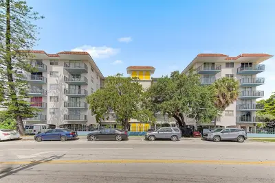 12590 NE 16th Ave #402, North Miami: photo 1 of 24