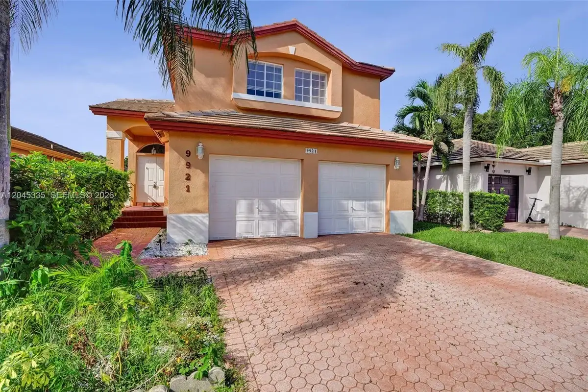 9921 NW 31st St, Doral: photo 1 of 24