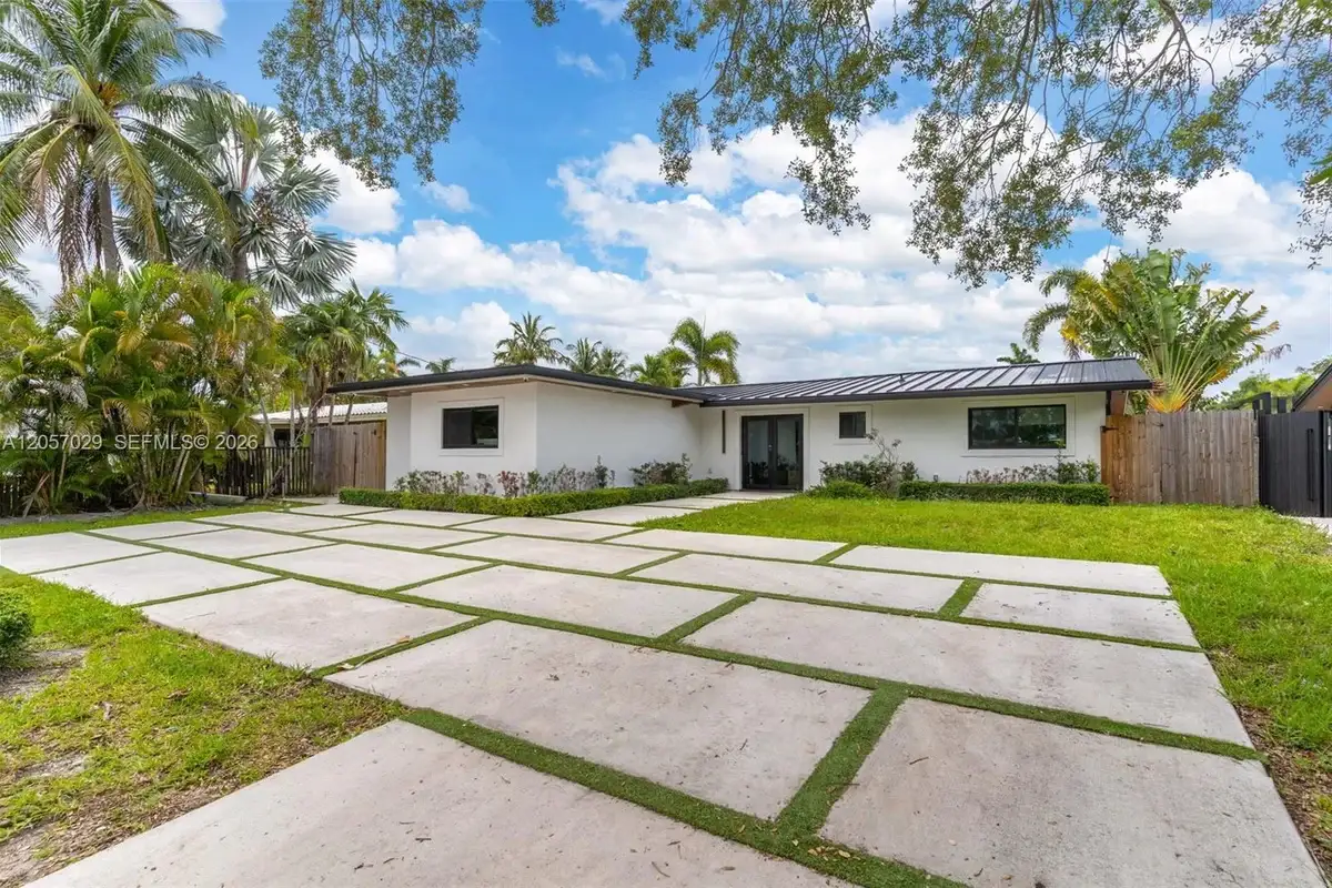 1713 SW 5th St, Fort Lauderdale: photo 1 of 31