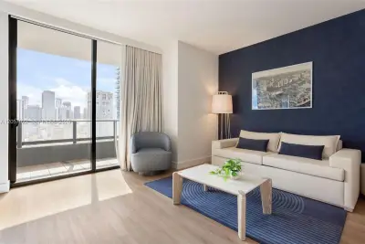 159 NE 6th St #2012, Miami: photo 1 of 75