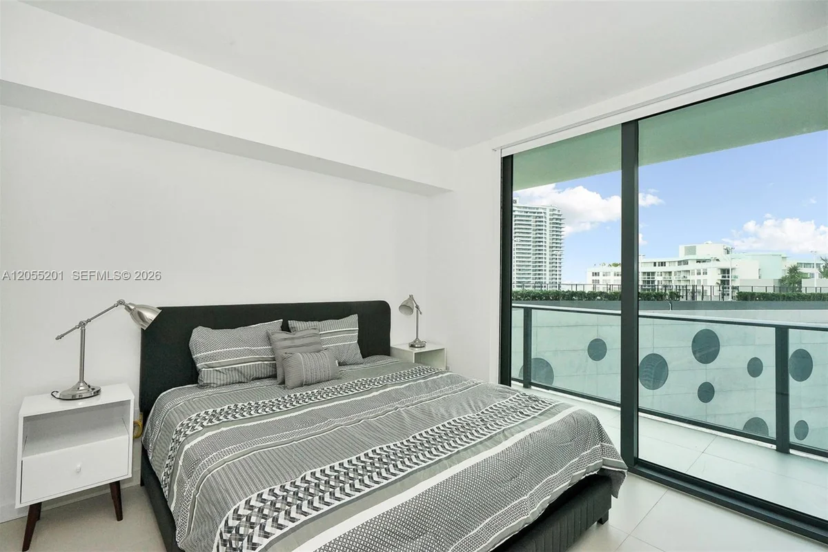 501 NE 31st St #702, Miami: photo 1 of 24