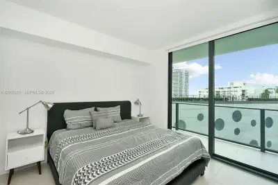 501 NE 31st St #702, Miami: photo 1 of 24