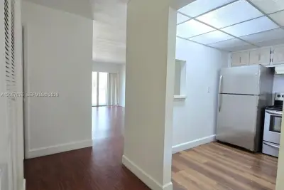 9357 Fontainebleau Blvd #D420, Miami: photo 1 of 10