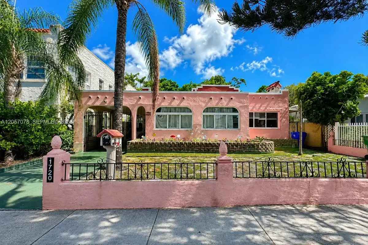 1720 SW 11th Ter, Miami: photo 1 of 34
