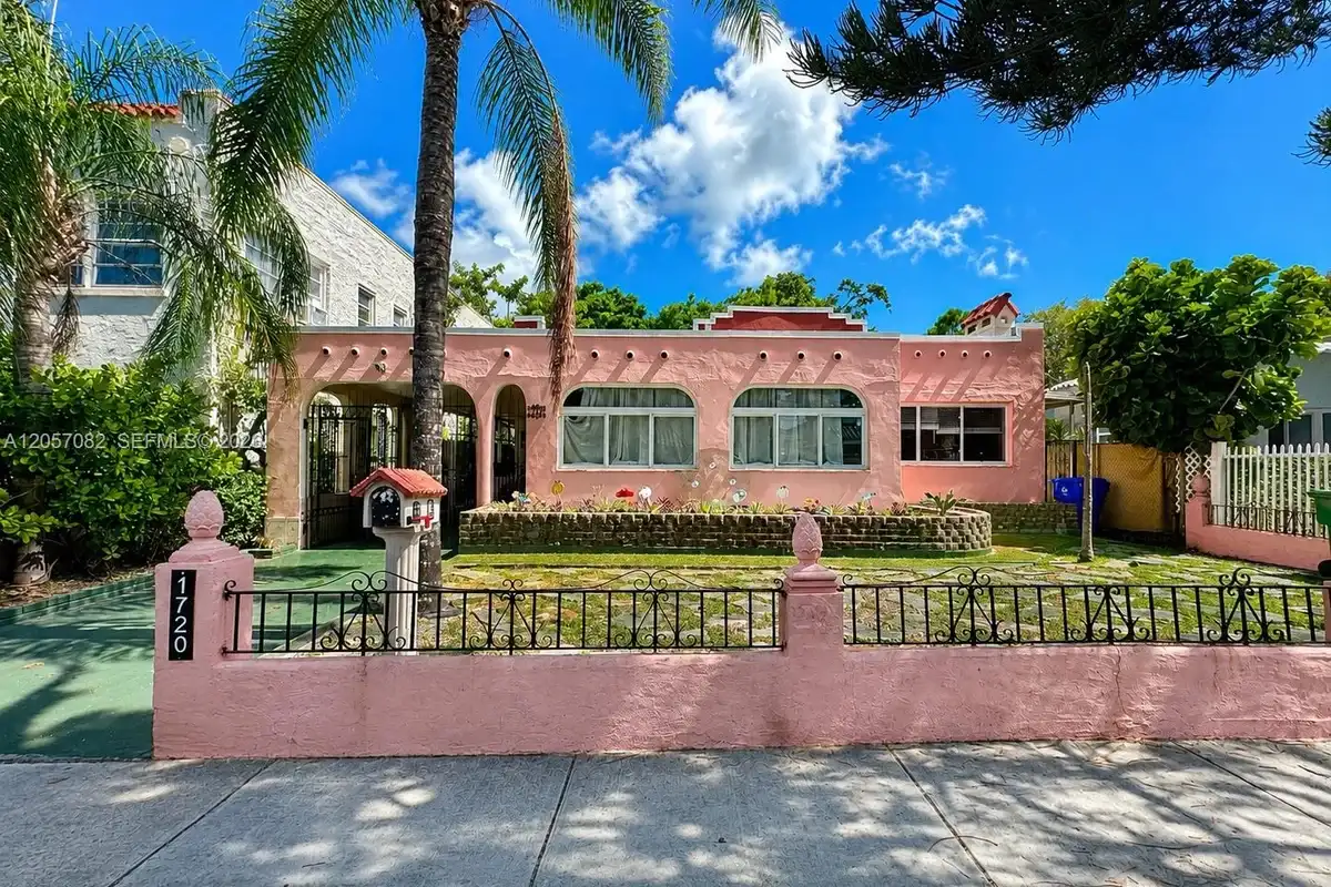 1720 SW 11th Ter, Miami: photo 1 of 34
