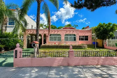1720 SW 11th Ter, Miami: photo 1 of 34