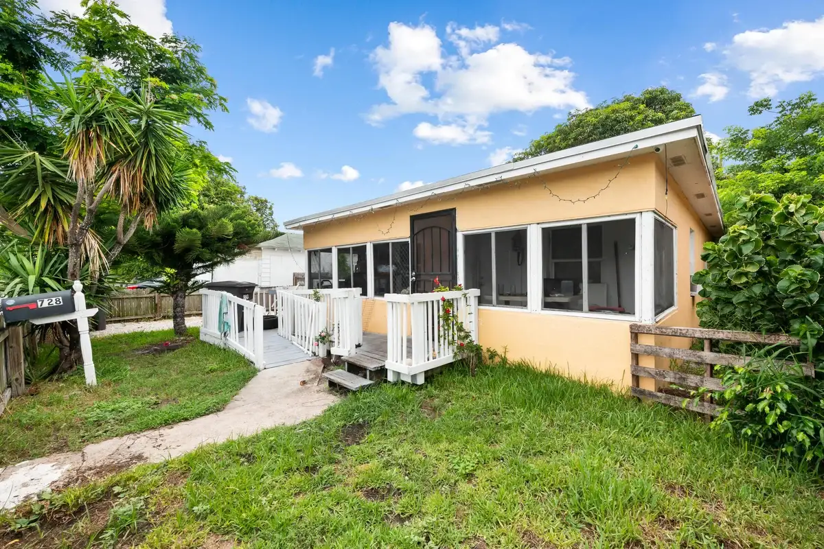 728 22nd St, West Palm Beach: photo 1 of 19