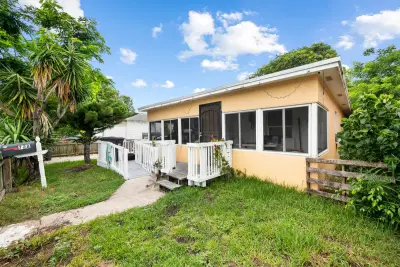 728 22nd St, West Palm Beach: photo 1 of 19
