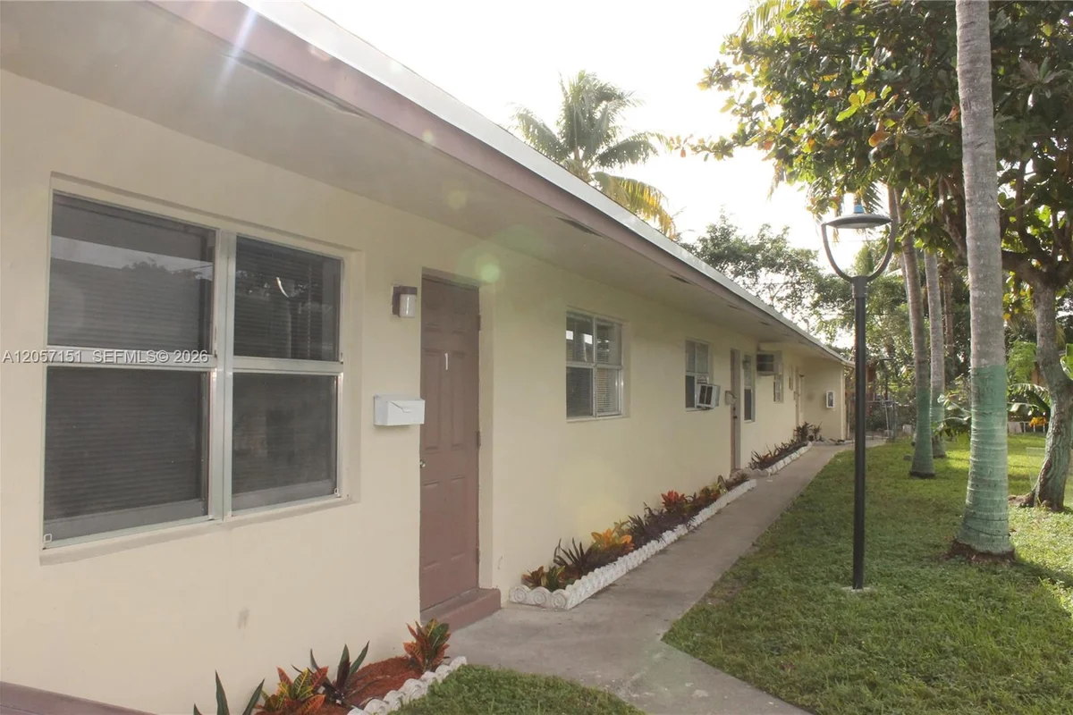 Apartment in Pompano Beach: photo 1 of 11