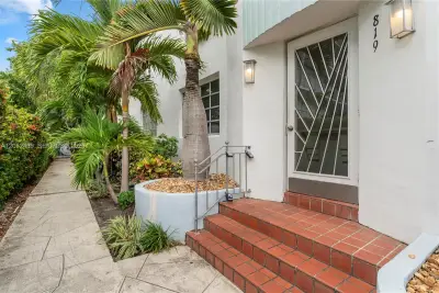 819 Meridian Ave #5, Miami Beach: photo 1 of 7