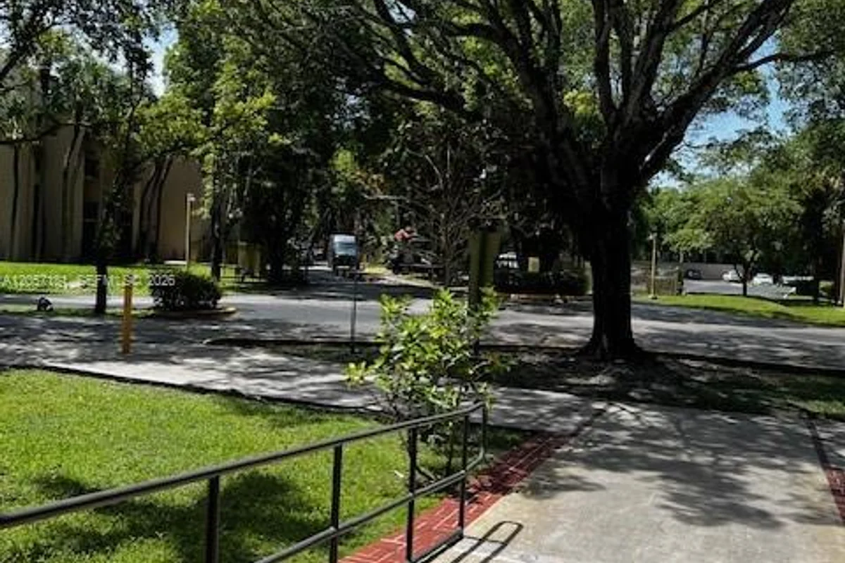 14525 N Kendall Dr #304J, Miami: photo 1 of 23