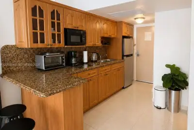 19201 Collins Ave #1025, Sunny Isles Beach: photo 1 of 17