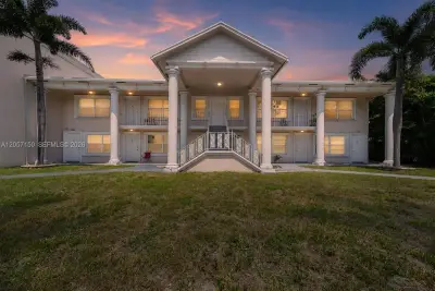 4521 NE 21st Ave #1, Fort Lauderdale: photo 1 of 26