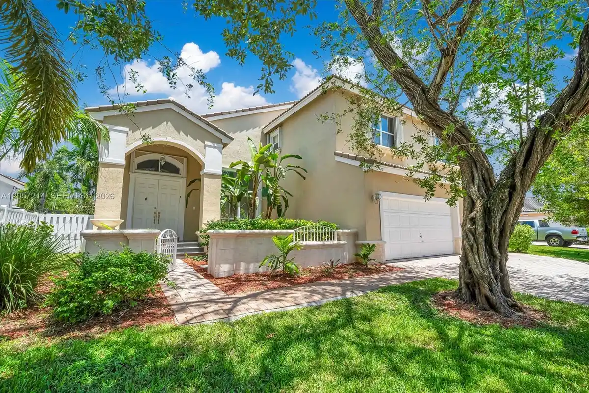 5340 SW 33rd Ter, Hollywood: photo 1 of 38