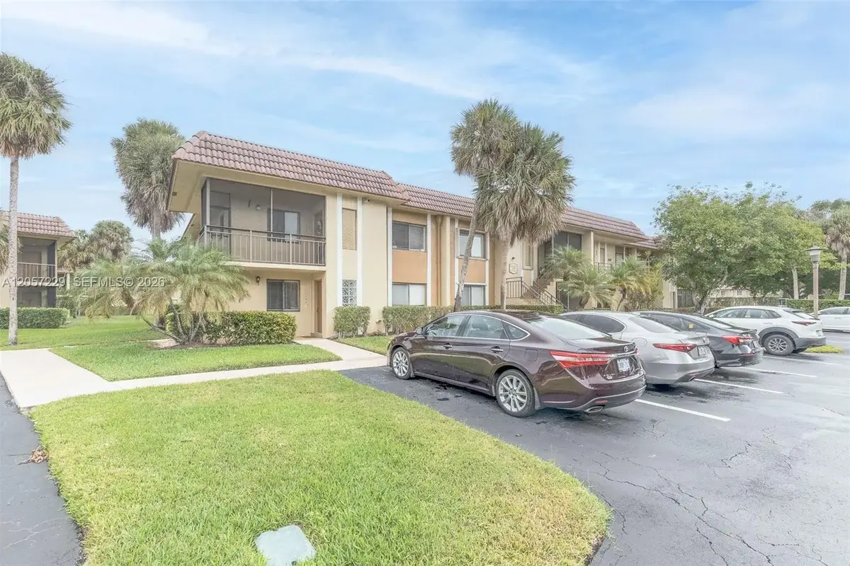 325 Lakeview Dr #102, Weston: photo 1 of 27